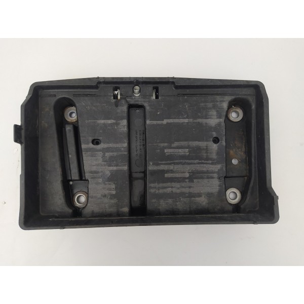 Suporte Base Caixa Bateria Mercedes C180 2016
