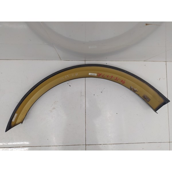 Aplique Alargador Paralama Dianteiro Direito Ml 63 Amg 2010