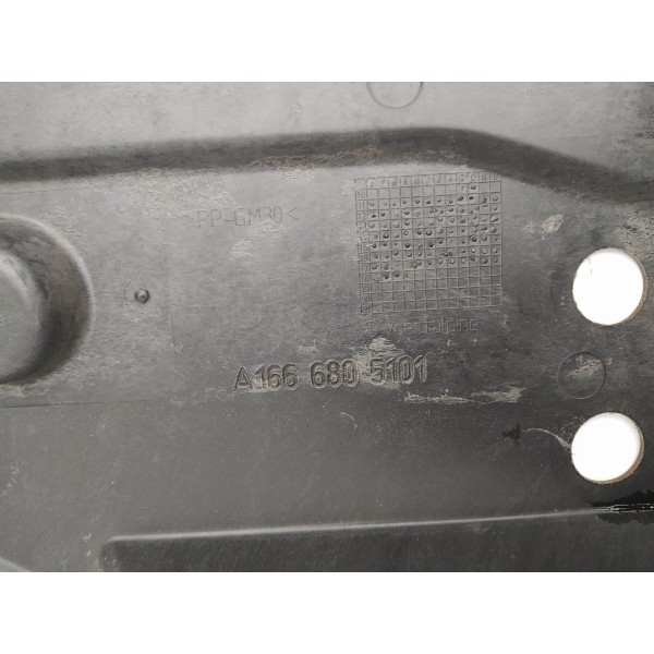 Protetor Assoalho Direito Mercedes Benz Gle 43 2019 Detalhe